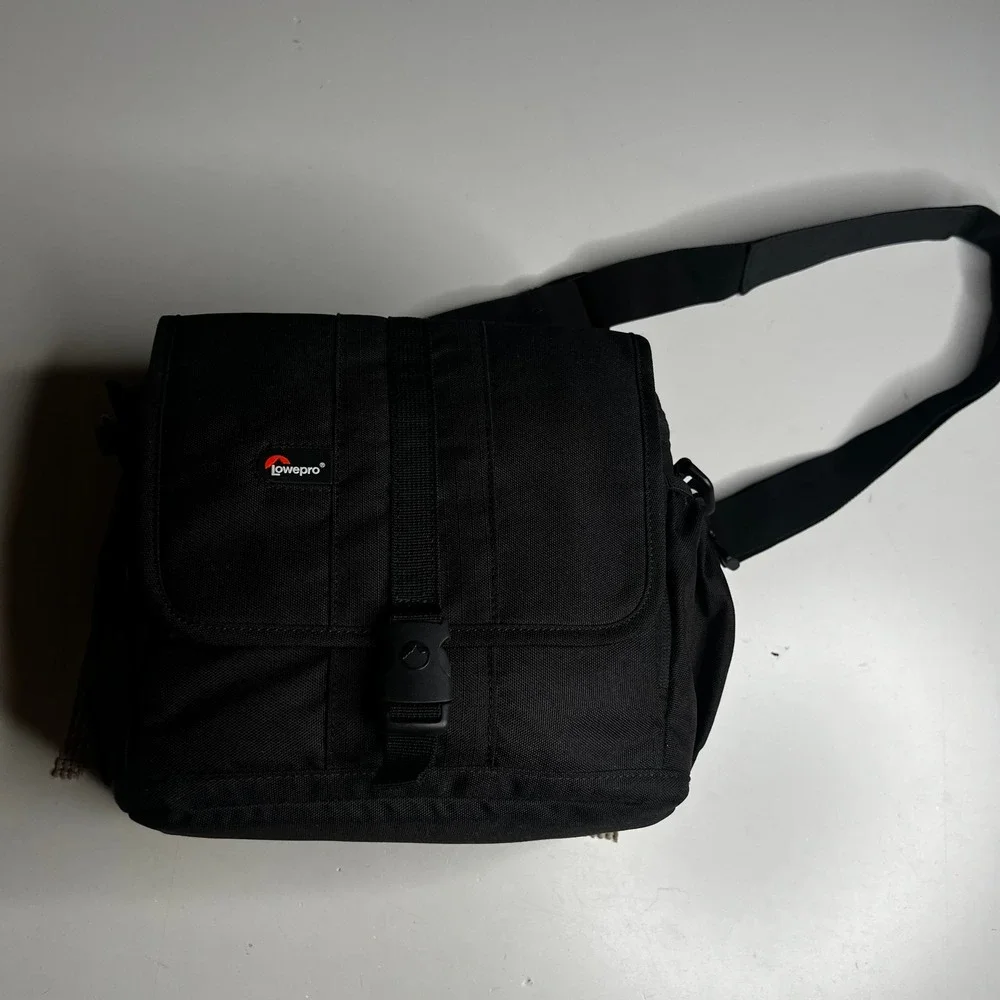 Lowepro Adventura 170 DSLR Camera Shoulder Bag Black Nylon Padded Case